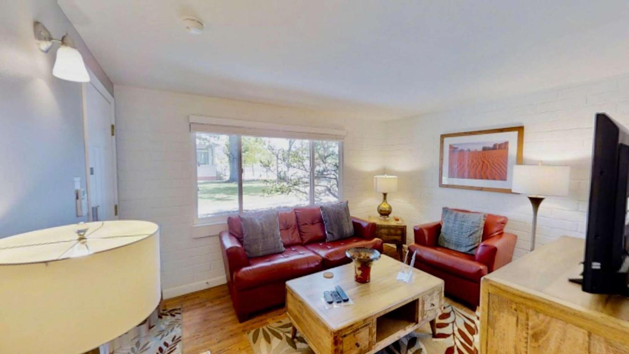 Downtown Cozy Home Base - Purple Sage 1 موآب المظهر الخارجي الصورة